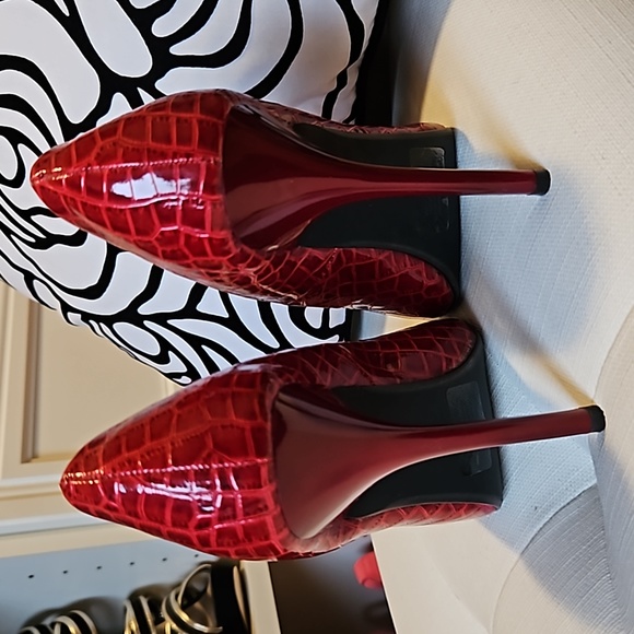 NEW Ladies Red Pumps - Picture 3 of 4